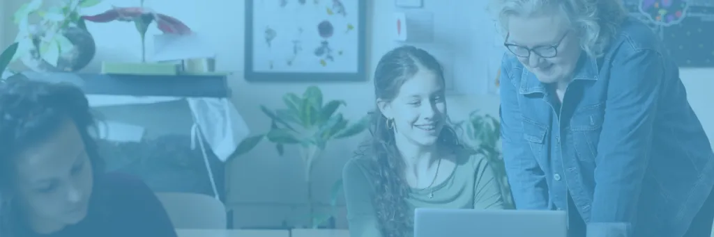 leraar en leerling in de klas