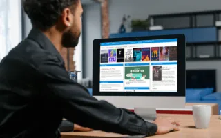 man met aura op computer